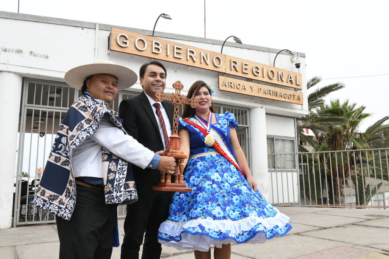 gobernador junto a krishna y nelo.jpg